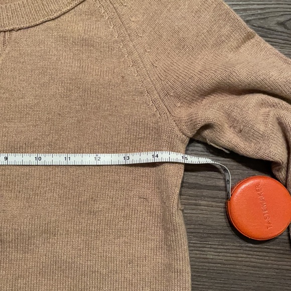 Gap Tan Sweater - Picture 3 of 4